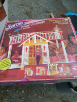 Barbie dream cottage 1982 furnished in original box