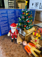 Playmobil 3931 Lighted Christmas Tree Santa & Accessories