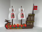 Pirate Boat Ship with 2 Pirate Figurines