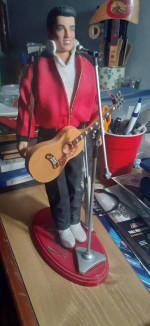 Elvis figure