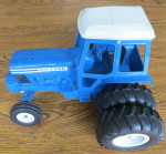 FORD 9700 DUAL WHEELED TOY TRACTOR