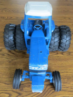 FORD 9700 DUAL WHEELED TOY TRACTOR