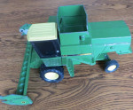 JOHN DEERE TOY COMBINE