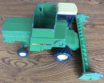 JOHN DEERE TOY COMBINE