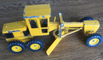 JOHN DEERE YELLOW TOY ROAD GRADER
