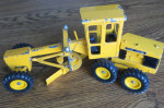 JOHN DEERE YELLOW TOY ROAD GRADER