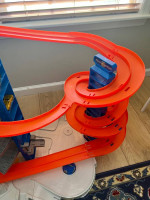 Hotwheels Ultimate Garage- Like new