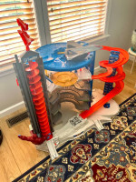 Hotwheels Ultimate Garage- Like new