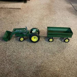 VTG Ertl John Deere Utility Tractor/ Bucket Loader/trailer