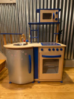 Play kitchen and so many accessories