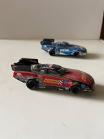 NHRA - John Force & Courtney Force Drag Racing Slot Car Drag Strip