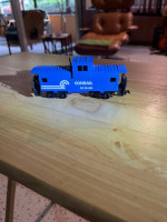 HO Caboose and gold plated rail connectors