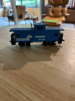 HO Caboose and gold plated rail connectors