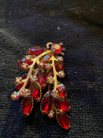Beautiful Vintage red ruby rinestone brooch