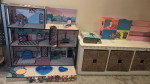 LOL doll house + lots of dolls and extras
