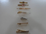 Lot of 7 Vintage Tie Clips. WWII 'V' for Victory, Sword, Rifle + 4 Mo