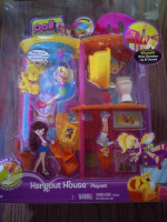Polly Pocket Hangout House --NIB
