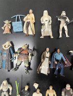 Lot of 32 - 1995 Star Wars: Power of the Force Action Figures
