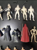 Lot of 32 - 1995 Star Wars: Power of the Force Action Figures