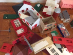 Big HO - O Scale Model Train Village Pieces -- lots (Lionel)