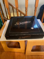 SCRABBLE ONYX EDITION CROSWORD GAME (Excellent )