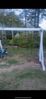 BEAUTIFUL AND HUGE KIDS SWINGSET / PLAYSET