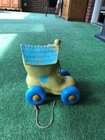 Vintage Old Lady in The Shoe Pull Toy