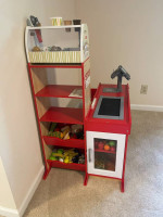 Melissa &Doug 1 Stop Shop and Ice Cream Counter