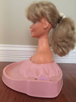 1983 Pose me pretty Barbie Head