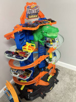 Hot Wheels Toy Car Track Set Ultimate Garage Moving T-Rex Dinosaur