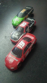 3 nascars 1/64 scale
