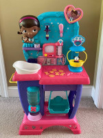 Doc McStuffins Pet Vet Checkup Center