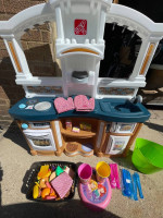 36” W Step2 Play Kitchen Chair, Food, Sink, Fridge, stove makes sounds