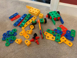 Nuts & bolts building set w/wheels