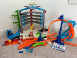 Ultimate garage hot wheels track playset & Action infinity loop