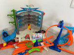 Ultimate garage hot wheels track playset & Action infinity loop