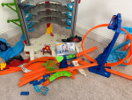 Ultimate garage hot wheels track playset & Action infinity loop