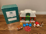 FISHER PRICE LITTLE PEOPLE SANTAS NORTH POLE CHRISTMAS COTTAGE FIGURES