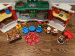 FISHER PRICE LITTLE PEOPLE SANTAS NORTH POLE CHRISTMAS COTTAGE FIGURES