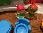 FISHER PRICE LITTLE PEOPLE SANTAS NORTH POLE CHRISTMAS COTTAGE FIGURES