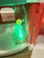 FISHER PRICE LITTLE PEOPLE SANTAS NORTH POLE CHRISTMAS COTTAGE FIGURES