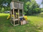 Kids play structure