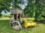 Kids play structure