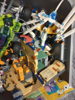 Huge bin full of assorted legos and minifigs