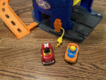 (*-*) LITTLE PEOPLE SIT'N STAND SKYWAY with 2 Cars