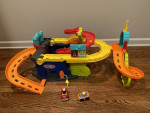 (*-*) LITTLE PEOPLE SIT'N STAND SKYWAY with 2 Cars