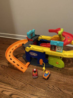 (*-*) LITTLE PEOPLE SIT'N STAND SKYWAY with 2 Cars