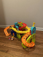 (*-*) LITTLE PEOPLE SIT'N STAND SKYWAY with 2 Cars