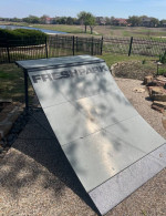 Freshpark Quarter Pipe Skate Ramp