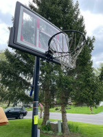 LIFETIME BASKETBALL HOOP